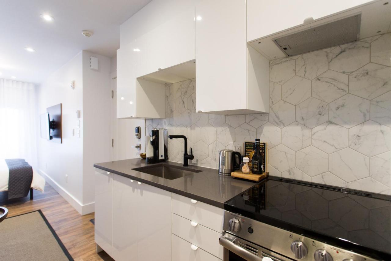 Blue Oasis Studio With Full Kitchen And Bath By Den Stays Montreal Exterior photo